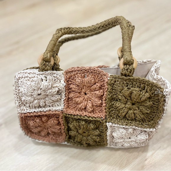 Sun ‘n’ Sand cream and tan crochet mini handbag with wooden handles - Picture 1 of 8